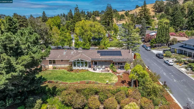 $2,150,000 | 11 Breck Court, Moraga, CA 94556