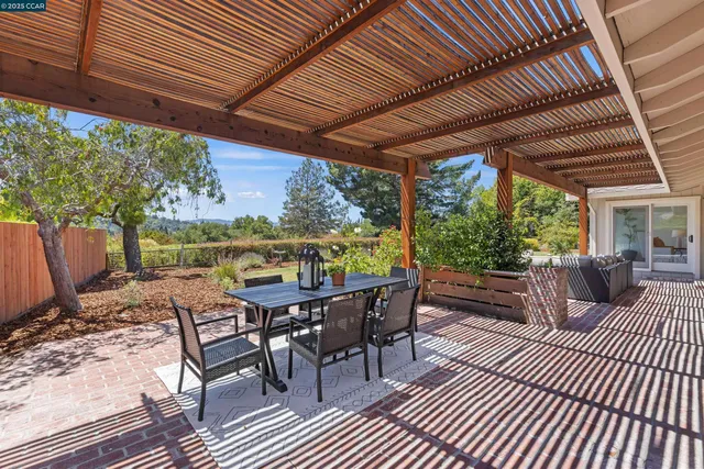 $2,150,000 | 11 Breck Court, Moraga, CA 94556