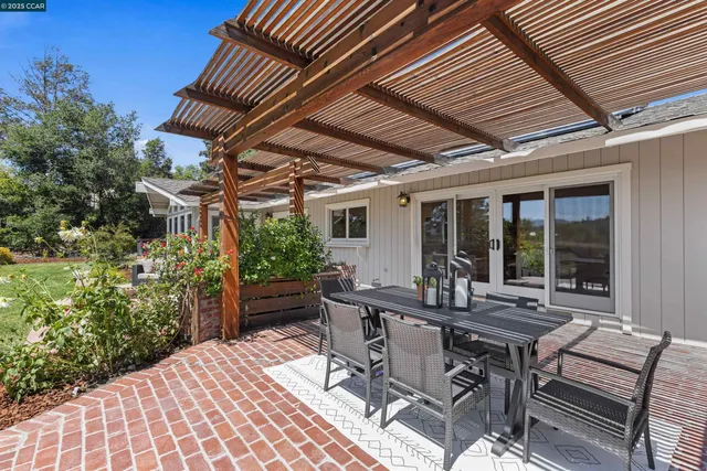 $2,150,000 | 11 Breck Court, Moraga, CA 94556