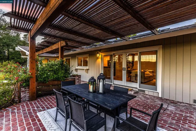 $2,150,000 | 11 Breck Court, Moraga, CA 94556