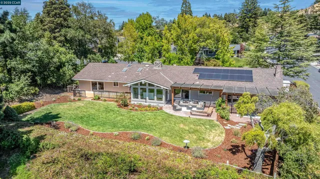 $2,150,000 | 11 Breck Court, Moraga, CA 94556