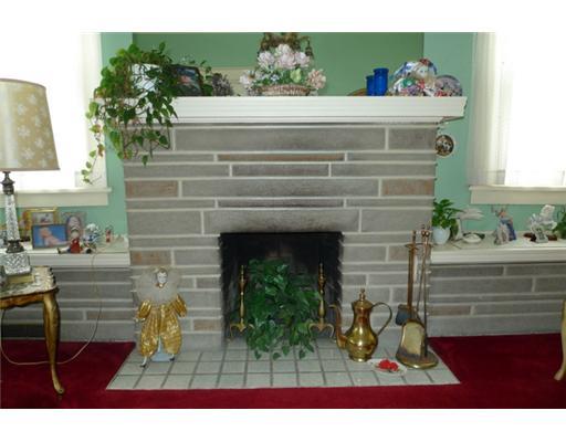 1408 Chartiers Avenue McKees Rocks, PA 15136 - Photo 4 of 18 Living Room.