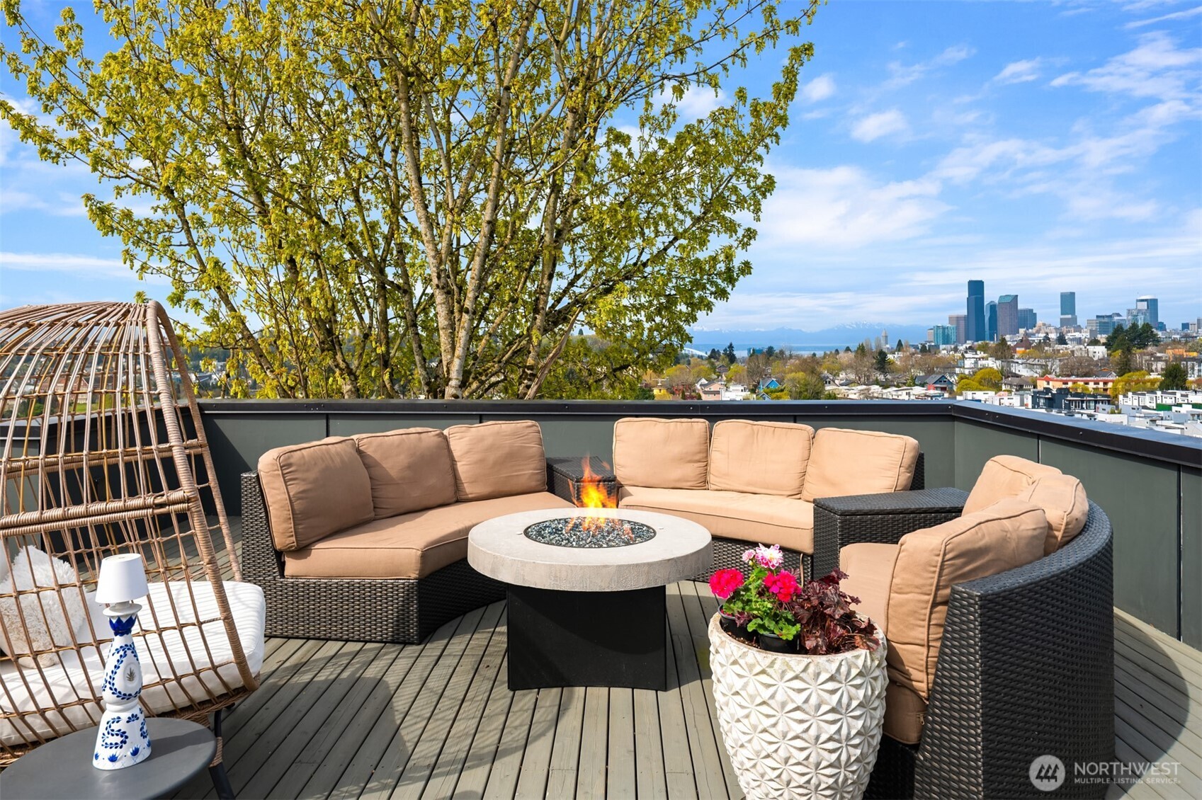 1115 30th Avenue South Seattle, WA 98144 - Photo 34 of 37 a view of a chairs and tables in the balcony