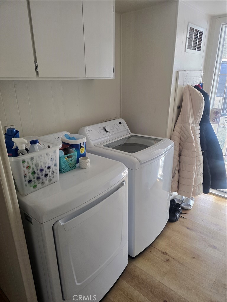 15252 Seneca Road, Unit 7 Victorville, CA 92392 - Photo 13 of 20 a utility room with dryer and washer