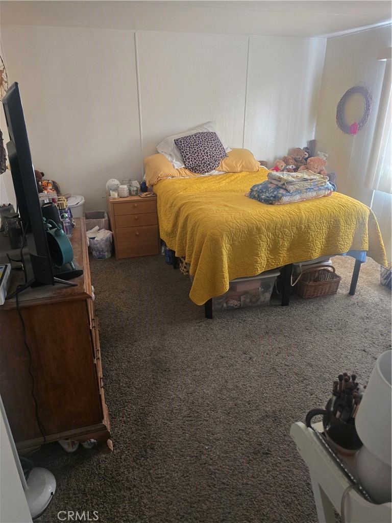 15252 Seneca Road, Unit 7 Victorville, CA 92392 - Photo 18 of 20 a bedroom with a bed and dresser