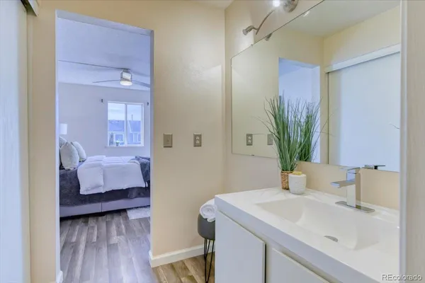 a en suite bathroom with a sink and a mirror