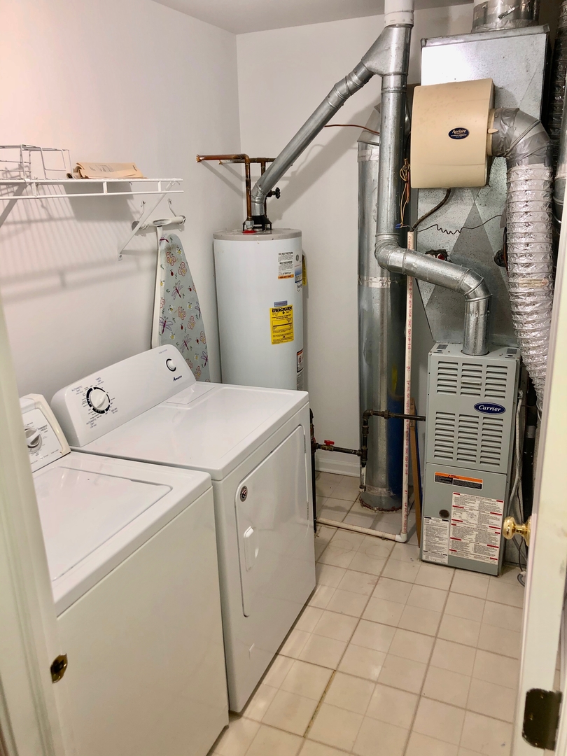 3072 Falling Waters Lane Lindenhurst, IL 60046 - Photo 15 of 27 a utility room with dryer and washer