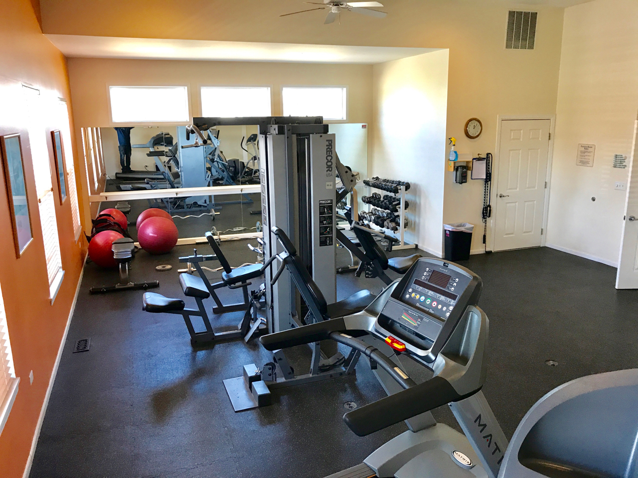 3072 Falling Waters Lane Lindenhurst, IL 60046 - Photo 21 of 27 a view of a room with gym equipment