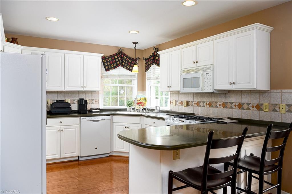 2812 Lockland Drive Oak Ridge, NC 27310 - Photo 10 of 31
