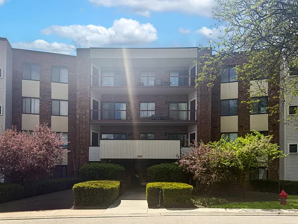 $175,000 | 1500 Harbour Drive, Unit 4F, Wheeling, IL 60090