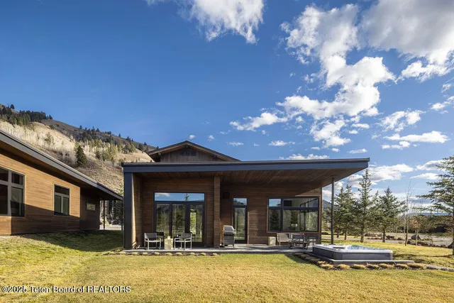 $3,495,000 | 14175 Drake Drive, Jackson, WY 83001