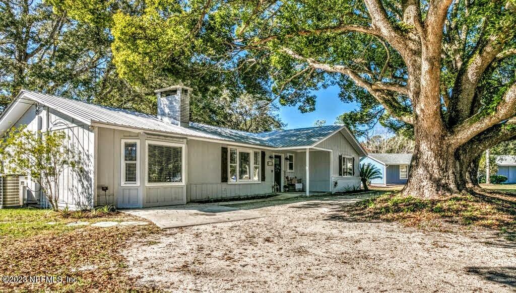 4233 Oak Lane St. Augustine, FL 32086 - Photo 4 of 40 a front view of a house with a garden