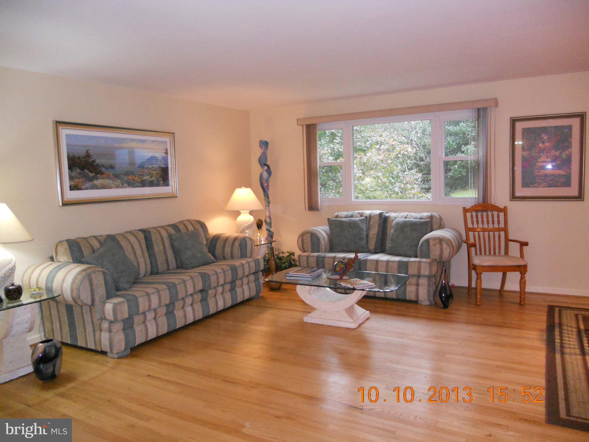120 Chargeur Road Reisterstown, MD 21136 - Photo 8 of 24 Living Room