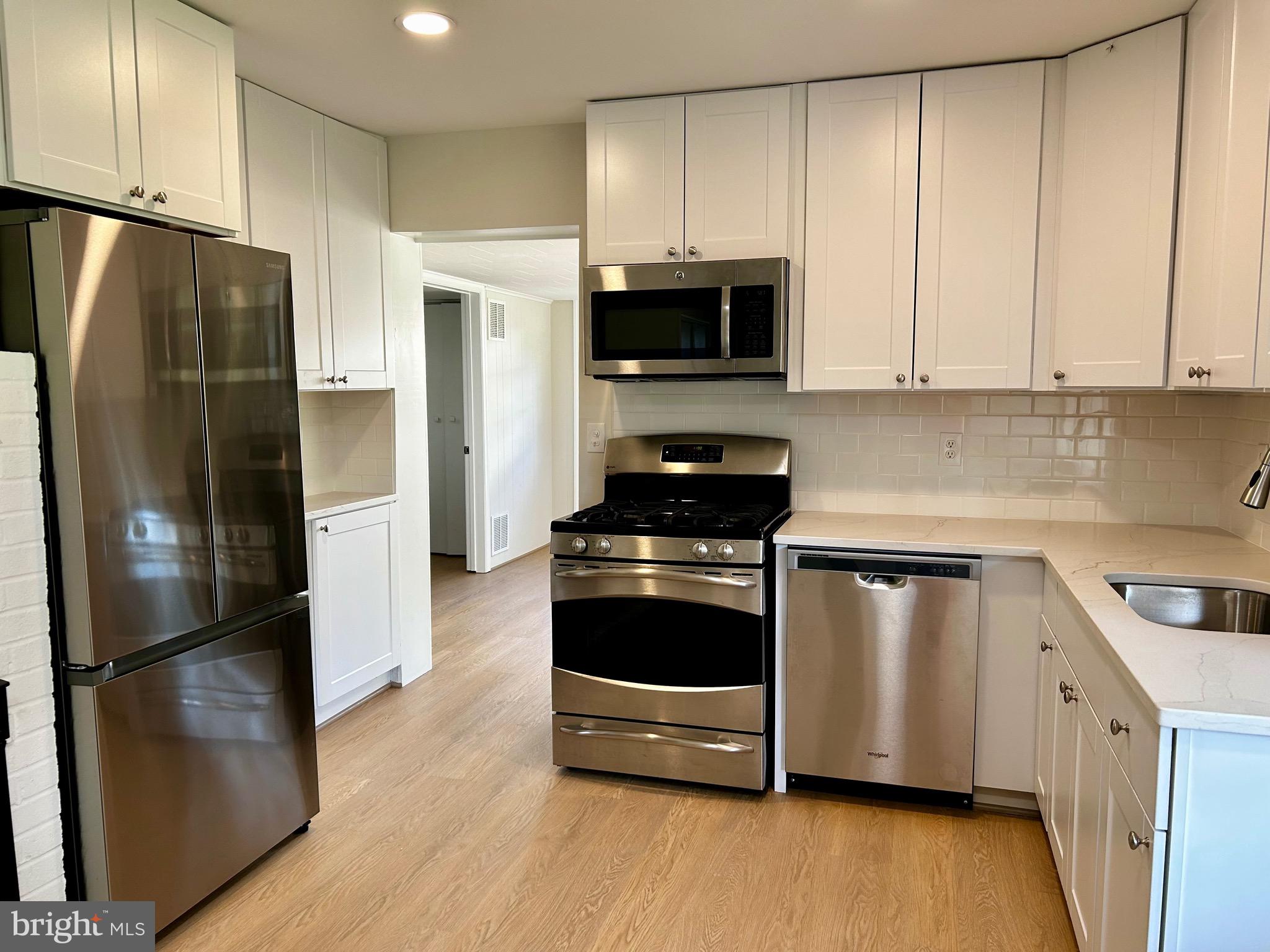 7211 Halifax Place Springfield, VA 22150 - Photo 11 of 31 Newly remodeled kitchen.