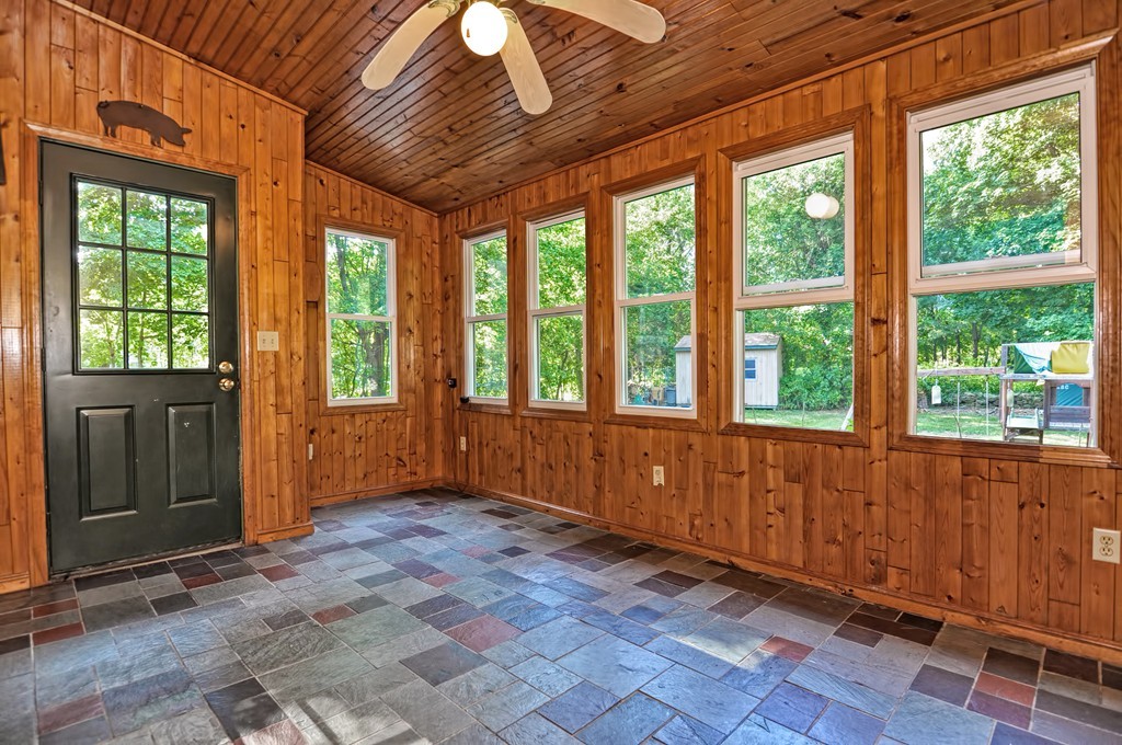 341 Stephen French Road Swansea, MA 02777 - Photo 6 of 24 Gallery Image 6
