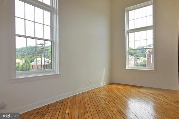 $2,650 | 71-75 North Main Street, Unit 304, Lambertville, NJ 08530