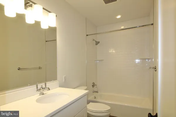 $2,650 | 71-75 North Main Street, Unit 304, Lambertville, NJ 08530