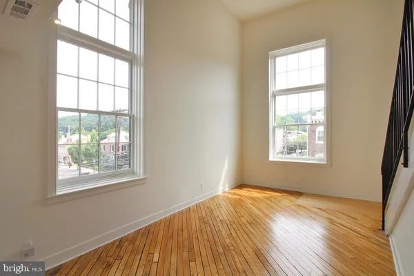 $2,650 | 71-75 North Main Street, Unit 304, Lambertville, NJ 08530