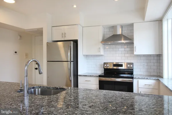 $2,650 | 71-75 North Main Street, Unit 304, Lambertville, NJ 08530