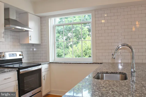 $2,650 | 71-75 North Main Street, Unit 304, Lambertville, NJ 08530