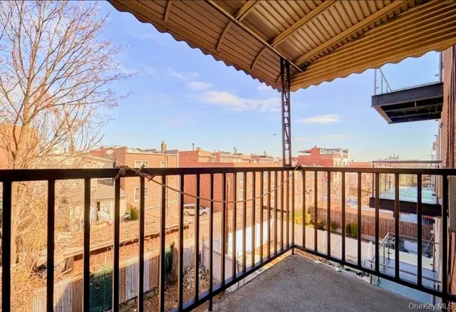 $1,589,000 | 56-11 Van Cleef Street | South Corona