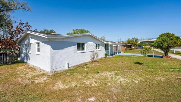 a view of a house with a yard