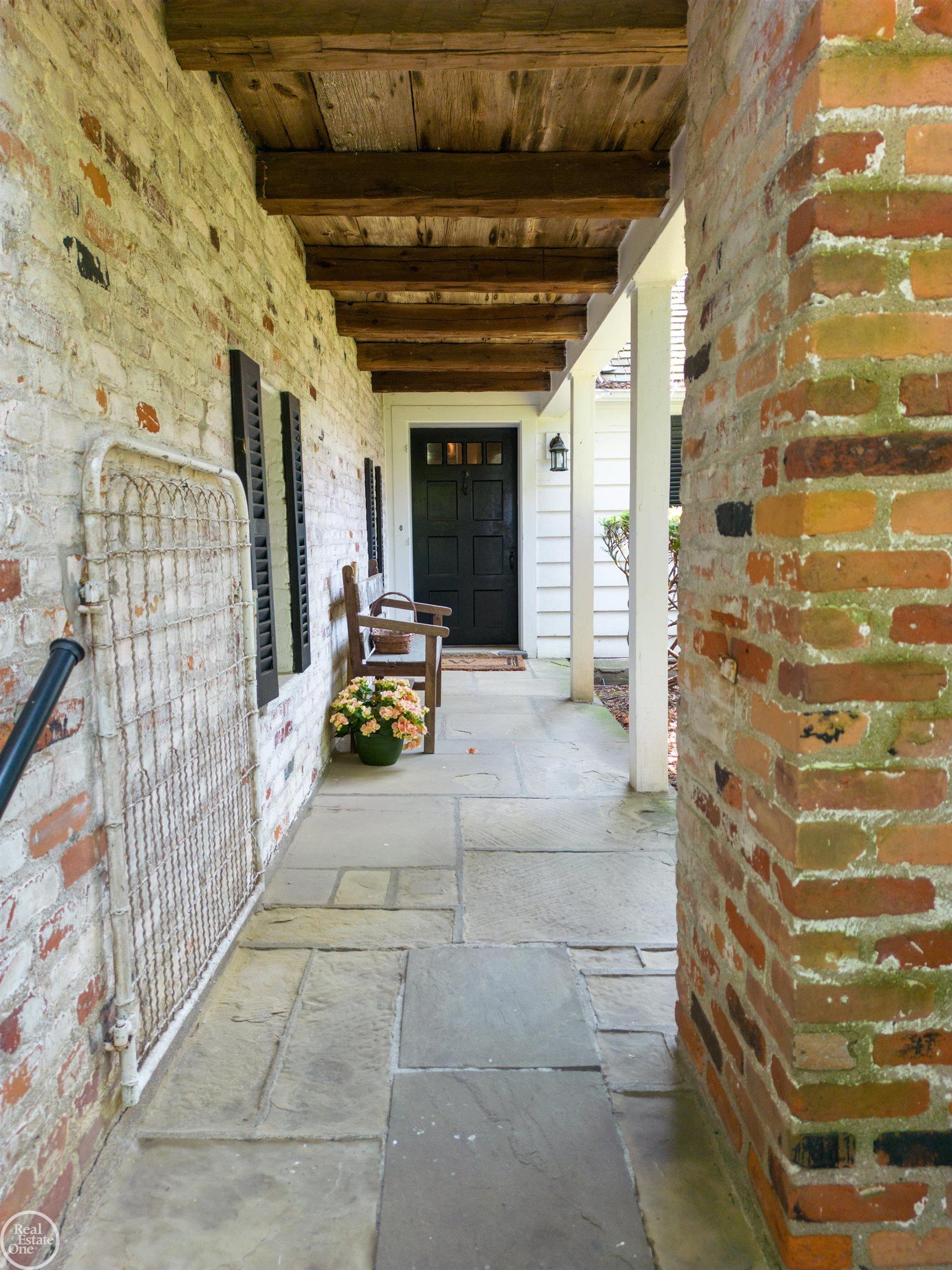 61 Merriweather Road Grosse Pointe, MI 48236 - Photo 3 of 54 50117216-2.JPG
