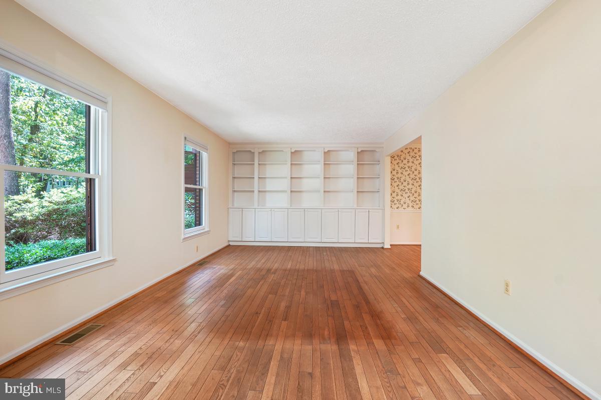 1871 Post Oak Trail Reston, VA 20191 - Photo 8 of 52