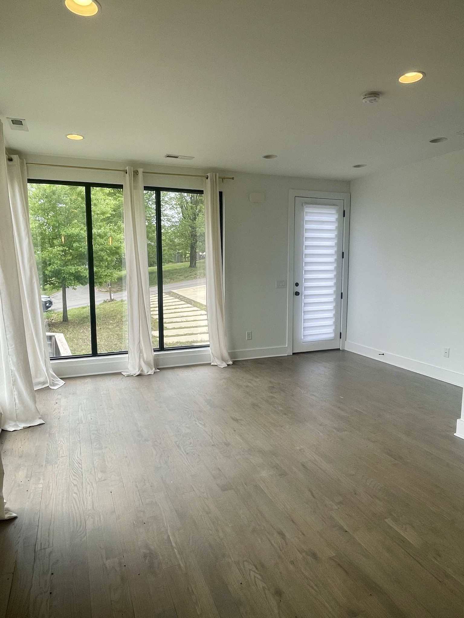 233 Riverside Drive Nashville, TN 37206 - Photo 3 of 24 Gallery Image 3