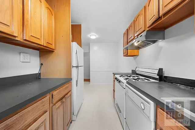 $959,000 | 383 Grand Street, Unit M505 | Lower East Side