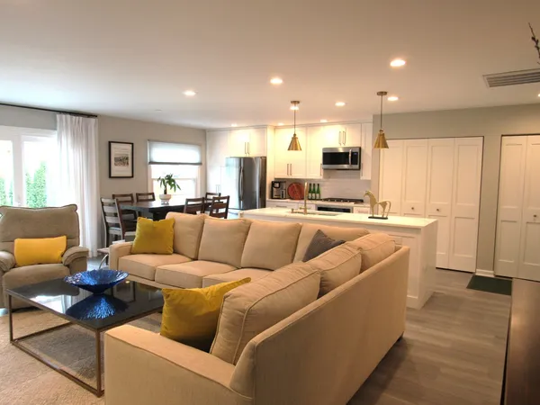$359,900 | 1863 Castle Pines Circle, Elgin, IL 60123