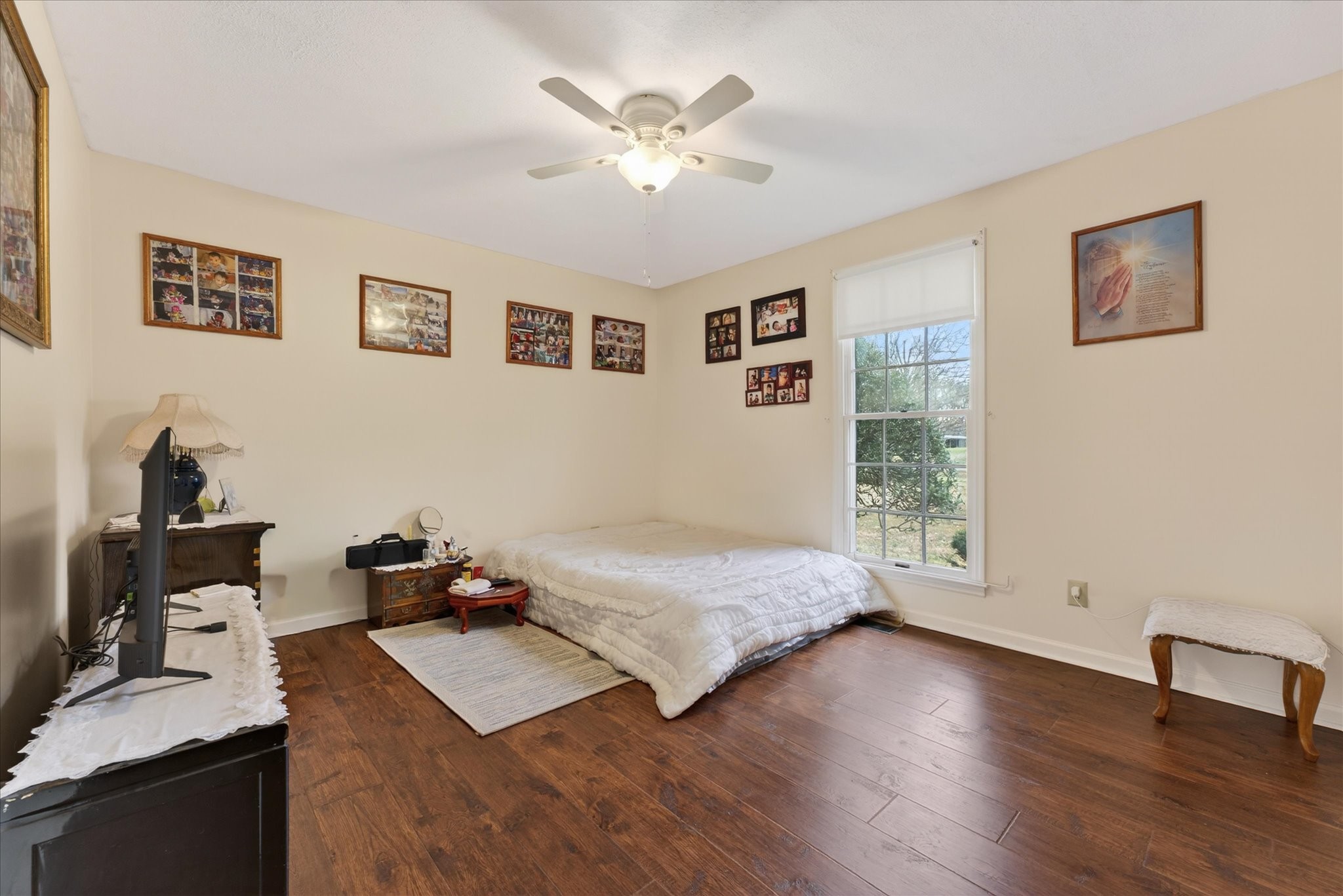 2201 Bearden Road Clarksville, TN 37043 - Photo 21 of 38 a bedroom with a bed and a desk