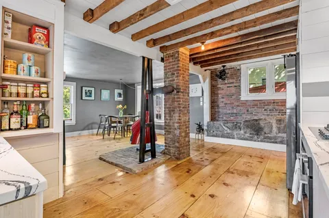 a view of livingroom with furniture
