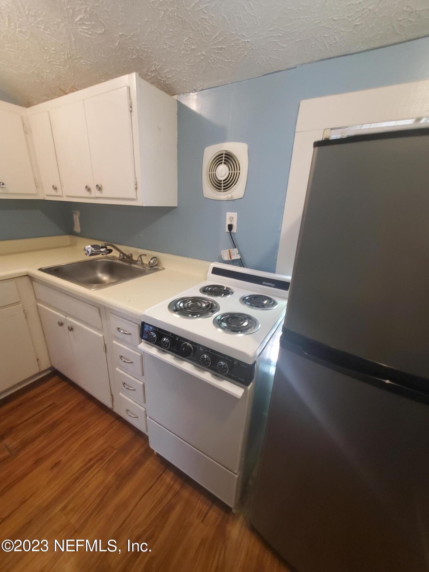 3114 Riverside Avenue Jacksonville, FL 32205 - Photo 6 of 17 kitchen1