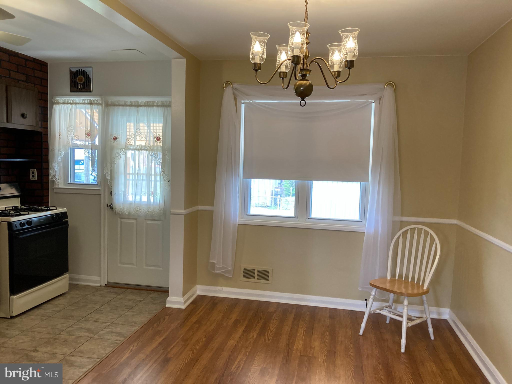 1927 Holborn Road Baltimore, MD 21222 - Photo 4 of 35 DININGROOM/KITCHEN