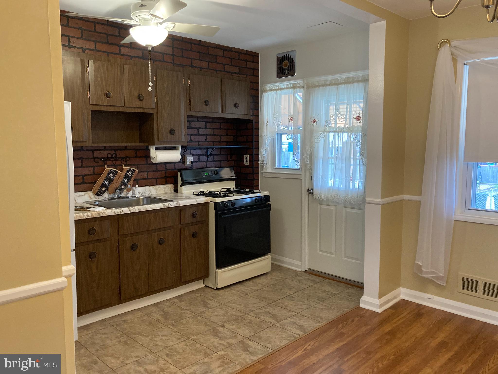 1927 Holborn Road Baltimore, MD 21222 - Photo 6 of 35 KITCHEN