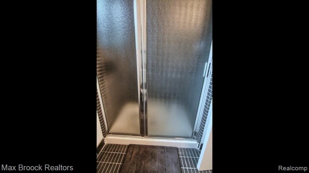 30030 High Valley Road Farmington Hills, MI 48331 - Photo 19 of 28
