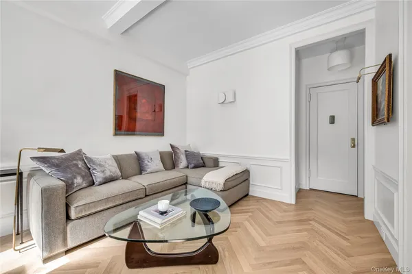 $899,000 | 18 West 70th Street, Unit 9#, Great Neck, NY 11023