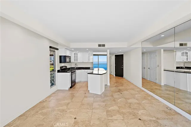 $4,950 | 609 Sleepy Hollow Lane, Unit 15, Laguna Beach, CA 92651