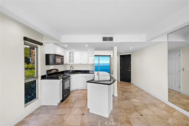 $4,950 | 609 Sleepy Hollow Lane, Unit 15, Laguna Beach, CA 92651