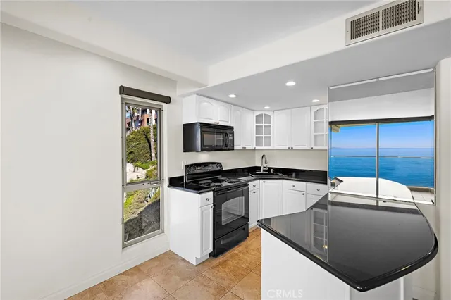 $4,950 | 609 Sleepy Hollow Lane, Unit 15, Laguna Beach, CA 92651