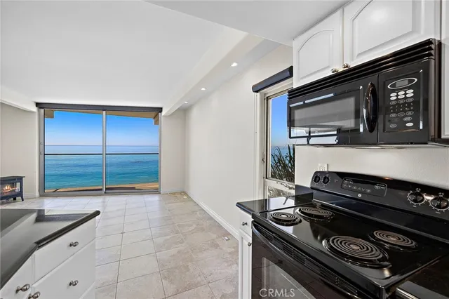 $4,950 | 609 Sleepy Hollow Lane, Unit 15, Laguna Beach, CA 92651