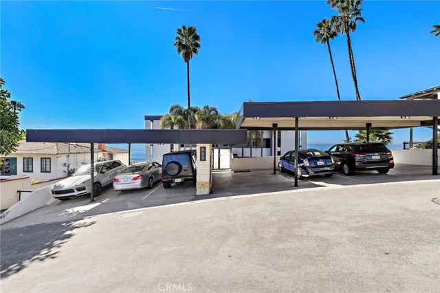 $4,950 | 609 Sleepy Hollow Lane, Unit 15, Laguna Beach, CA 92651