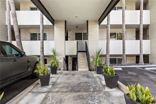 $4,950 | 609 Sleepy Hollow Lane, Unit 15, Laguna Beach, CA 92651