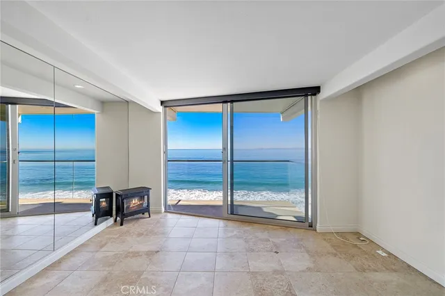 $4,950 | 609 Sleepy Hollow Lane, Unit 15, Laguna Beach, CA 92651