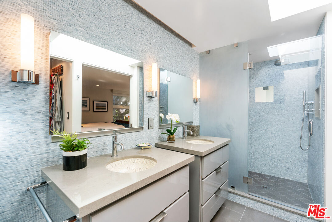 447 Sycamore Road Santa Monica, CA 90402 - Photo 16 of 36 a bathroom with a sink and a mirror
