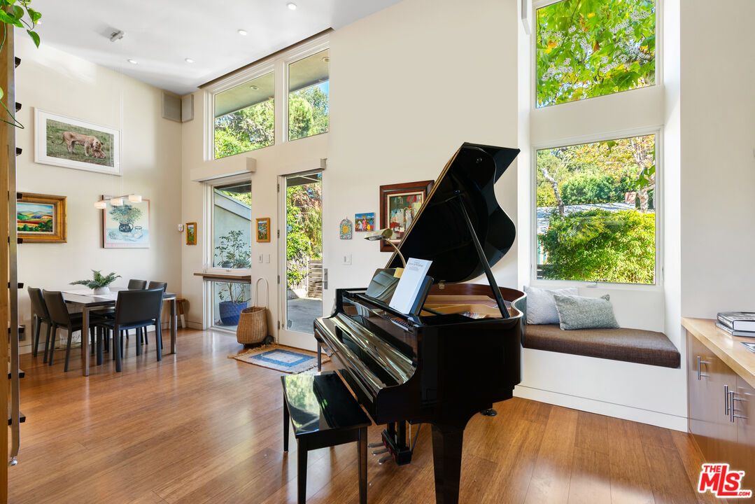 447 Sycamore Road Santa Monica, CA 90402 - Photo 19 of 36 a living room with furniture and a large window