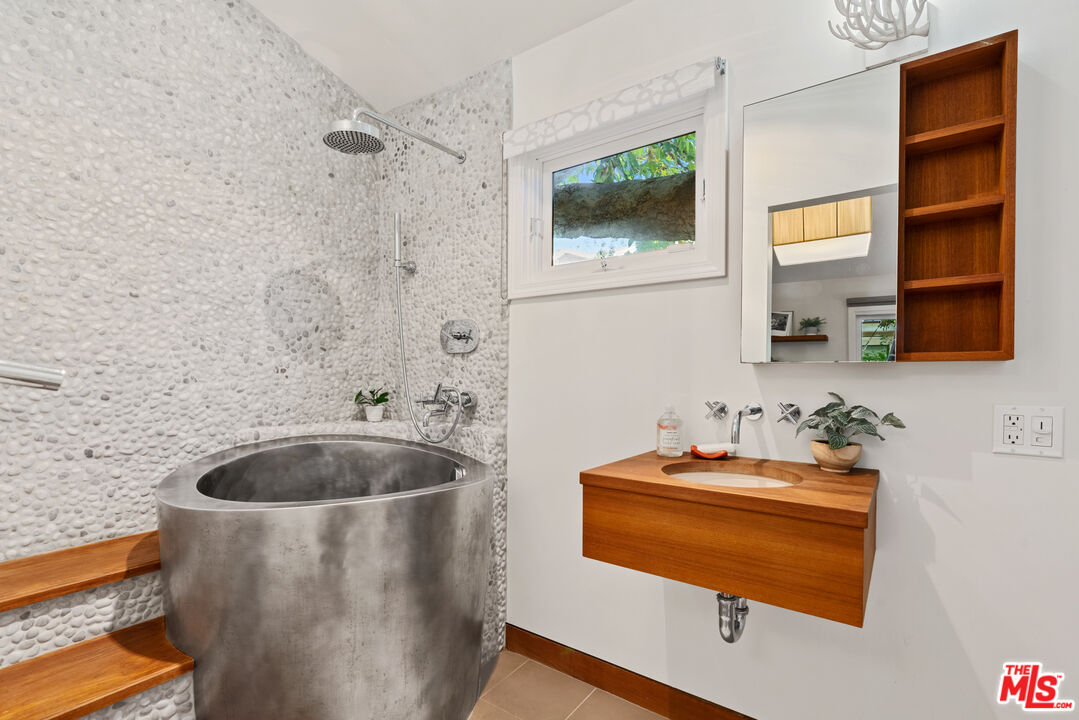 447 Sycamore Road Santa Monica, CA 90402 - Photo 27 of 36 a bathroom with a tub sink and mirror