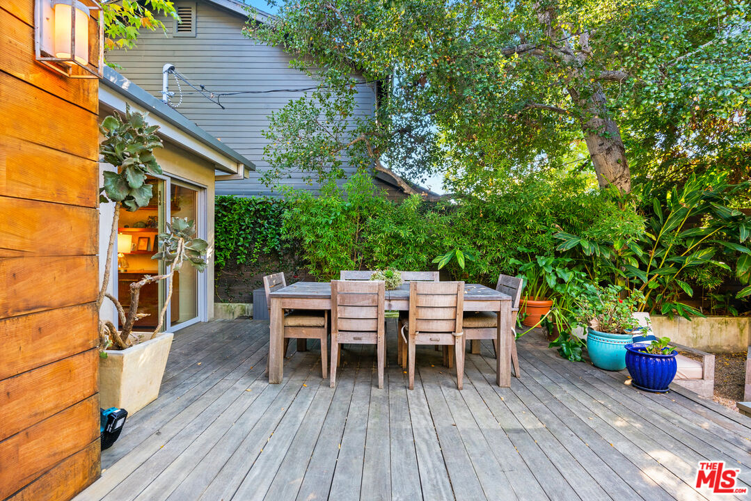 447 Sycamore Road Santa Monica, CA 90402 - Photo 31 of 36 a outdoor view with a sitting space