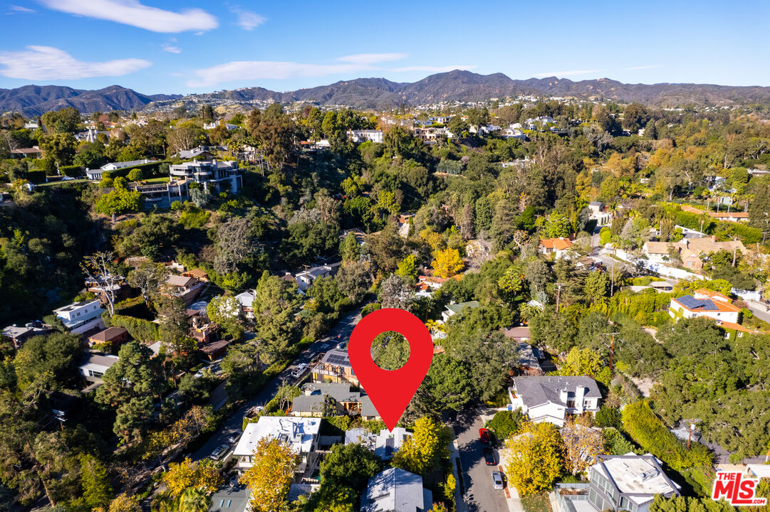 447 Sycamore Road Santa Monica, CA 90402 - Photo 36 of 36 a view of a city